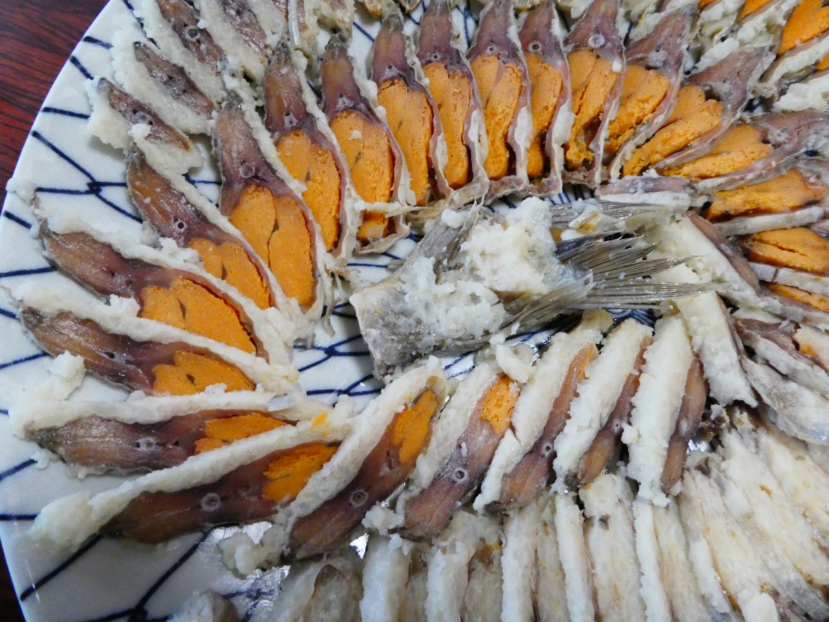 ふなずし。魚の周りについている白いものが飯（いい）と呼ばれるご飯です