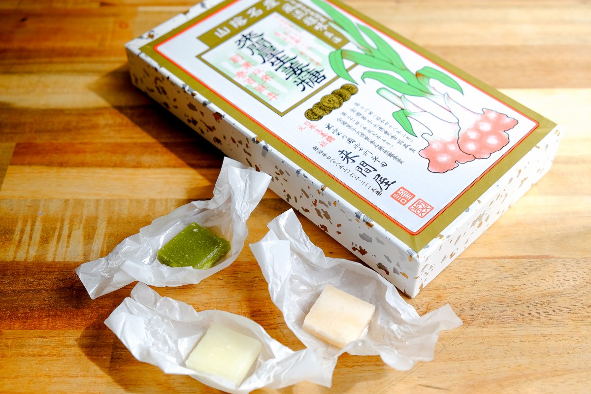 來間屋生姜糖本舗 ひとくち糖三色セット30個・箱入り(1,437円・税込+送料)茶道が盛んな島根らしく、お抹茶入り※ ひとくち生姜糖(白20個)ひとくち生姜糖(紅7個)ひとくち抹茶糖(緑3個)