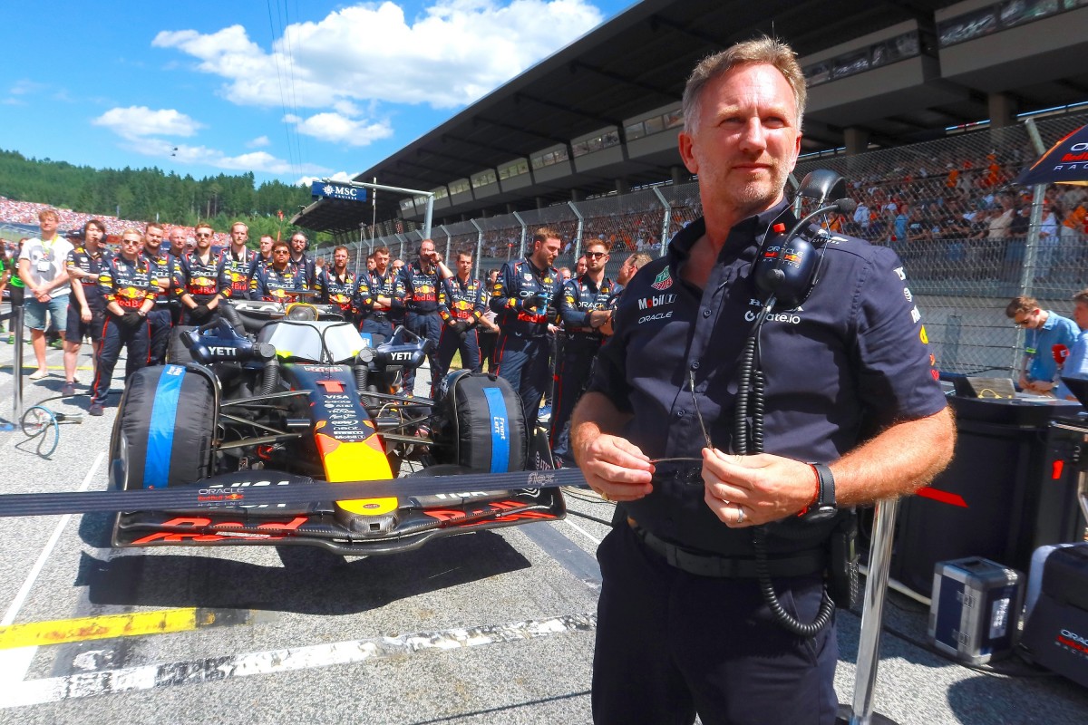 2005年のチーム創立以来、レッドブルを長きに渡り統率してきたホーナーの離脱は、F1界に衝撃を与えた。それも急転直下の決断。ドライバーズタイトル４連覇中のチーム何に何が起きているというのだろうか
