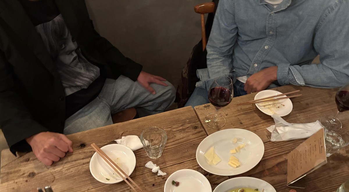 左が専務。右が後輩。 なんか若いな全員……。