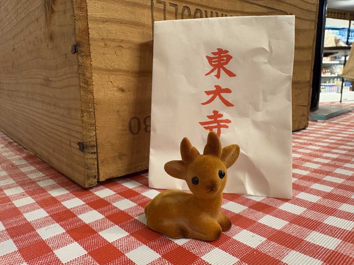 東大寺の鹿の置き物をもらった。