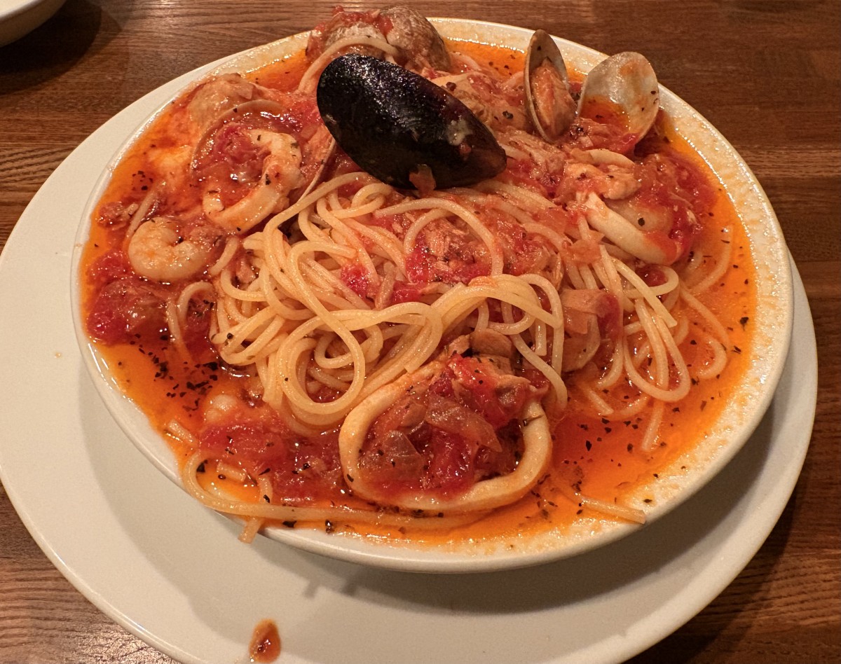 渋谷ホームズパスタ『海鮮トマトソースパスタ』