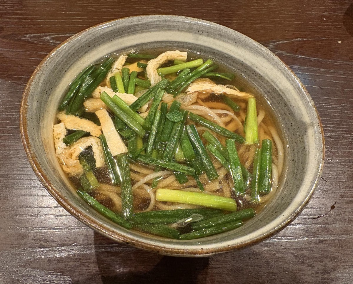 打ち合わせ後に、編集長が、東京で一番美味しい蕎麦屋に行こう、と広尾「三合菴」へ