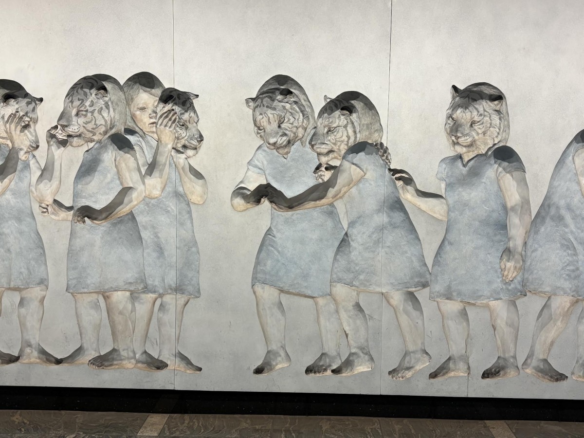銀座線の虎ノ門駅にあるちょっと怖い壁画。
