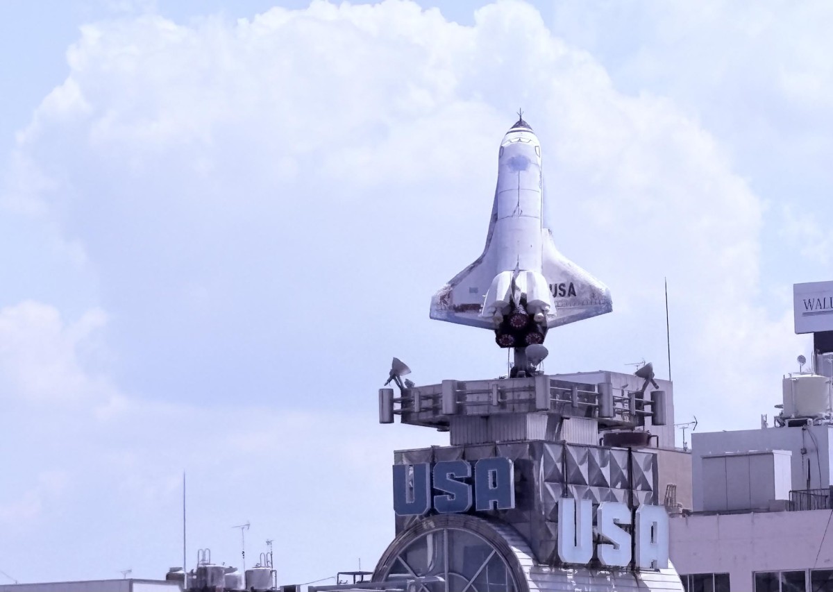 豊橋にスペースシャトルを発見。