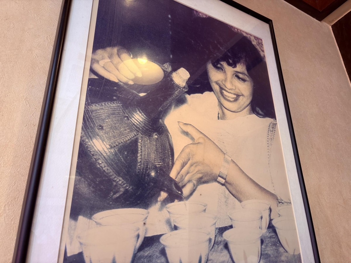 エチオピアの二階に飾られている謎写真。