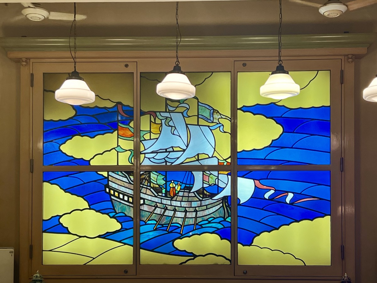 文明堂茶館『ル・カフェ』 のステンドグラス