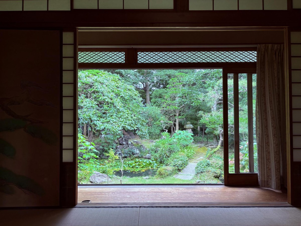 住職が庭の説明をしてくれた。
