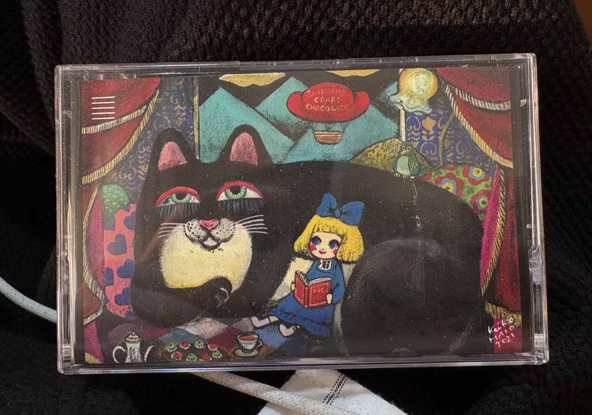 カセット型チョコレート　『不思議の国のアリス』