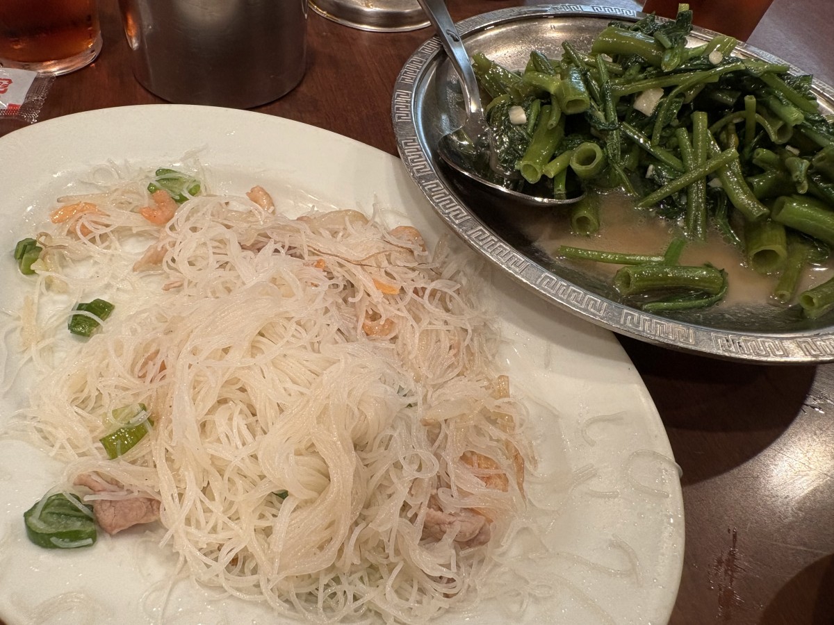 麗郷は腹をすかせて行け。