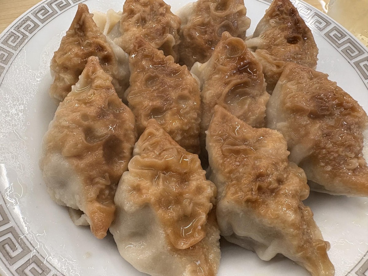 焼き目をつけてから蒸すというスタイル。もちもちなのだ。