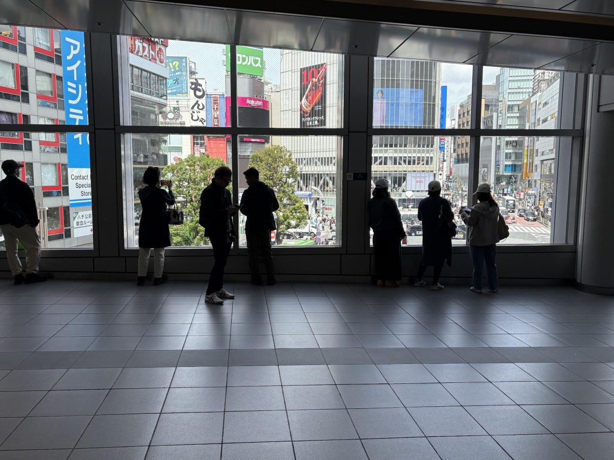 渋谷スクランブル交差点を撮影する方々