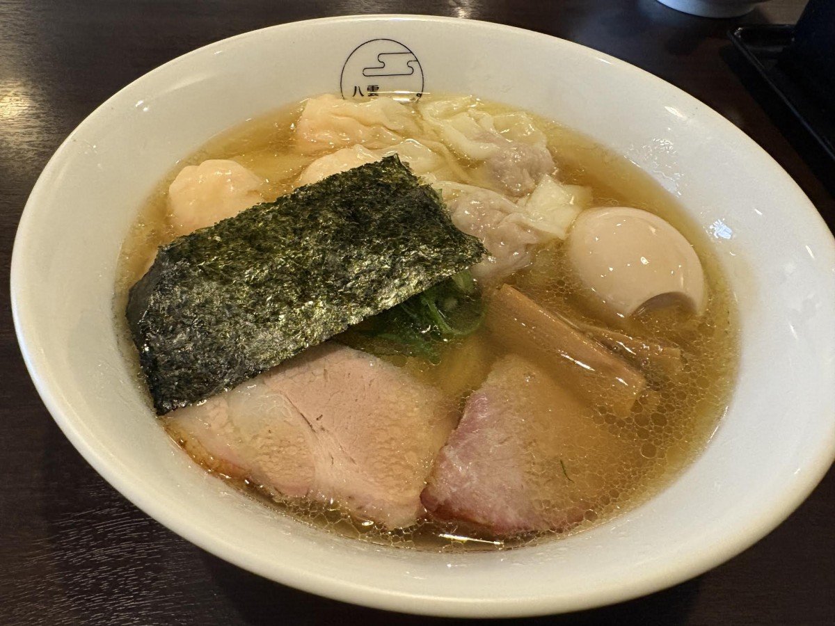 海老と肉のワンタンが美味し。しょっぱさアリ。