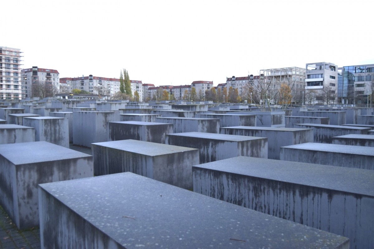 高さや長さが1つずつ違うのは、いろんな個性ある人たちが連れて行かれたことを意味している