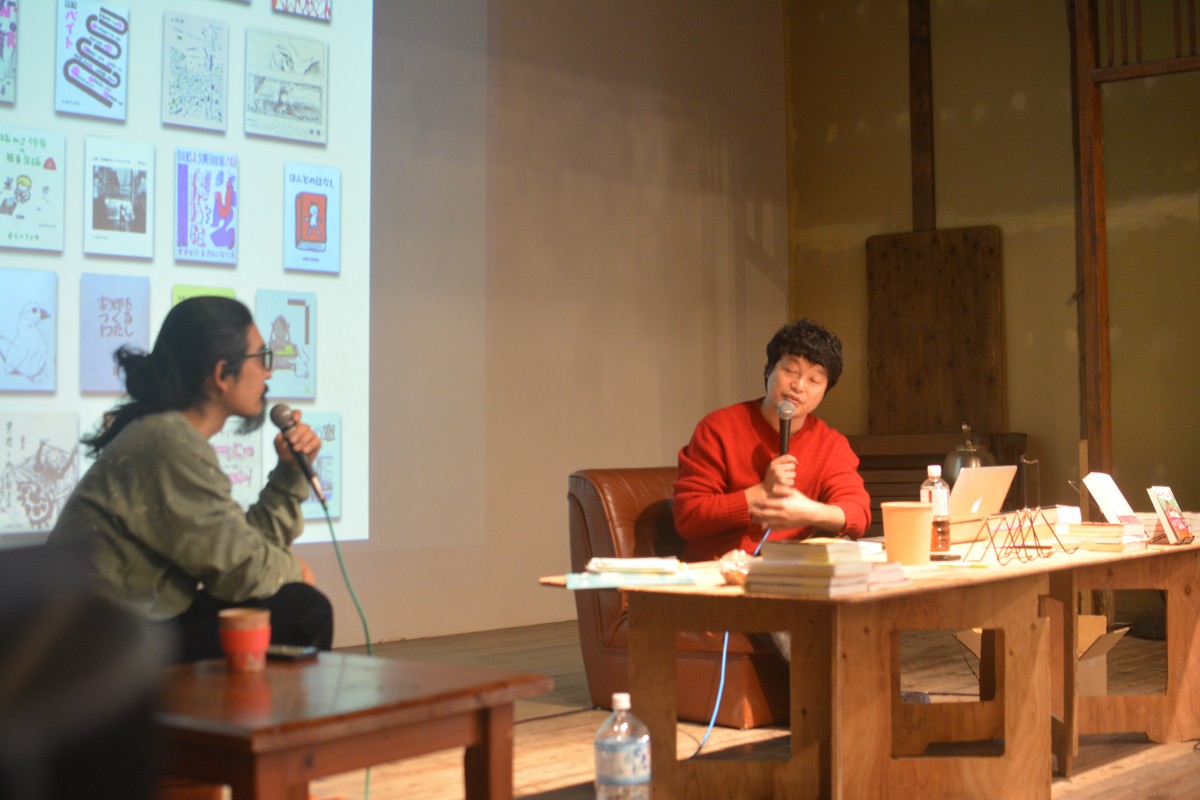 2025年12月開催紀伊半島ブックマルシェトークイベントより。中岡さん赤が似合う・・・