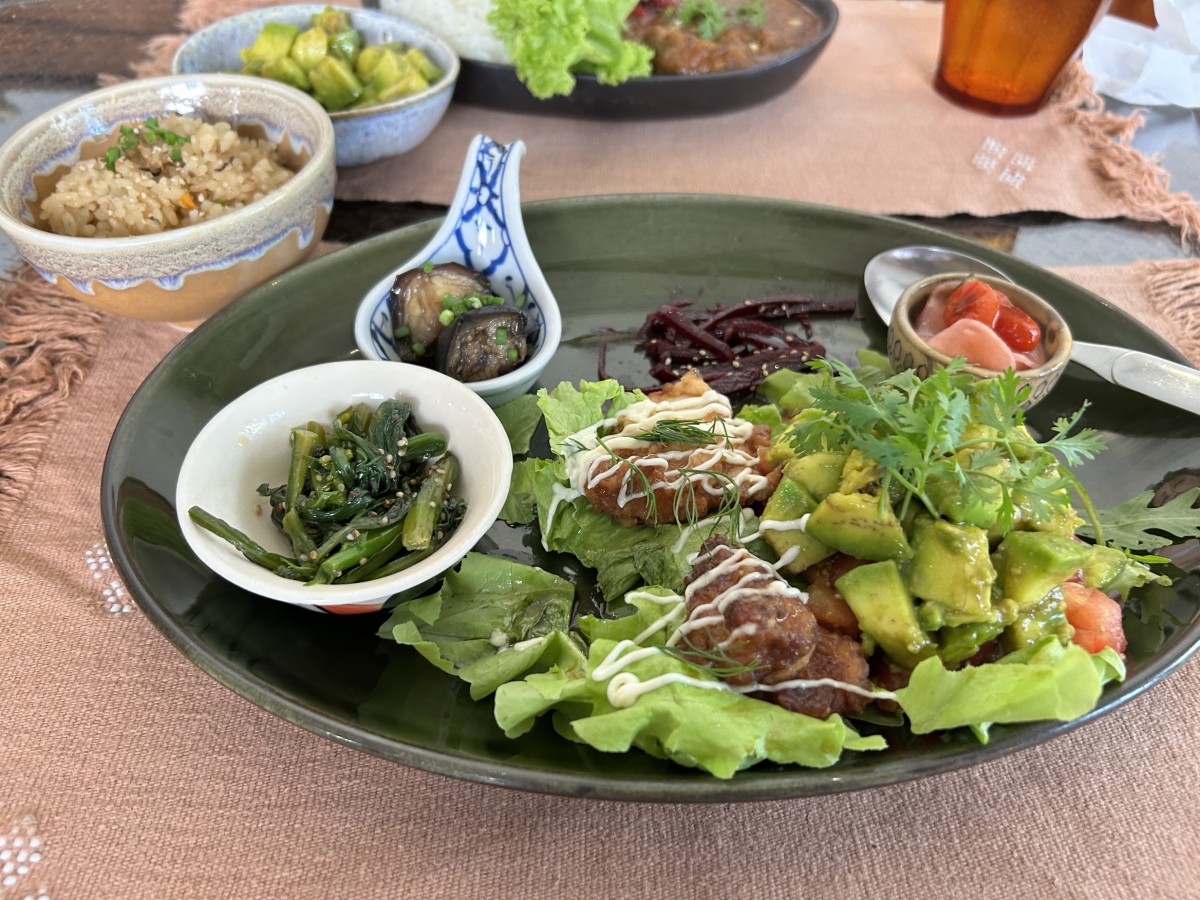 美味しいとりアボガド定食。