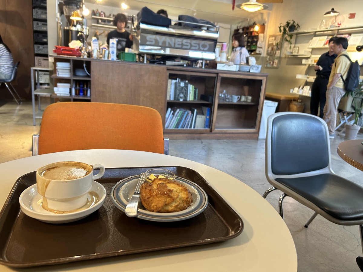 コーヒー、運んでる間にこぼしちゃった。