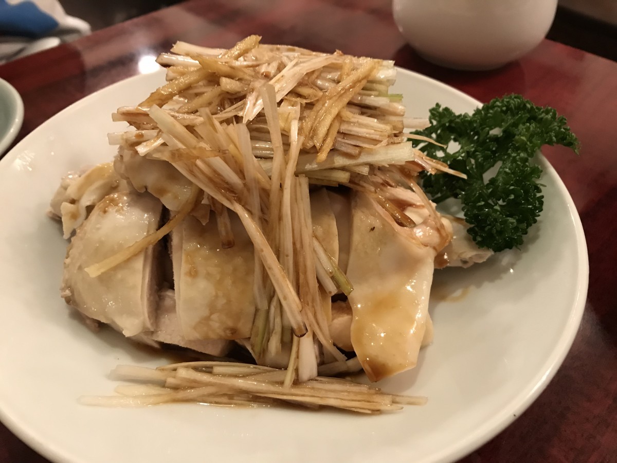 中華には珍しい「引き算の魅力」。蒸し鶏。