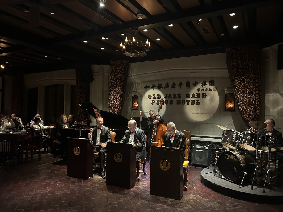 Old Jazz band by Peace hotel