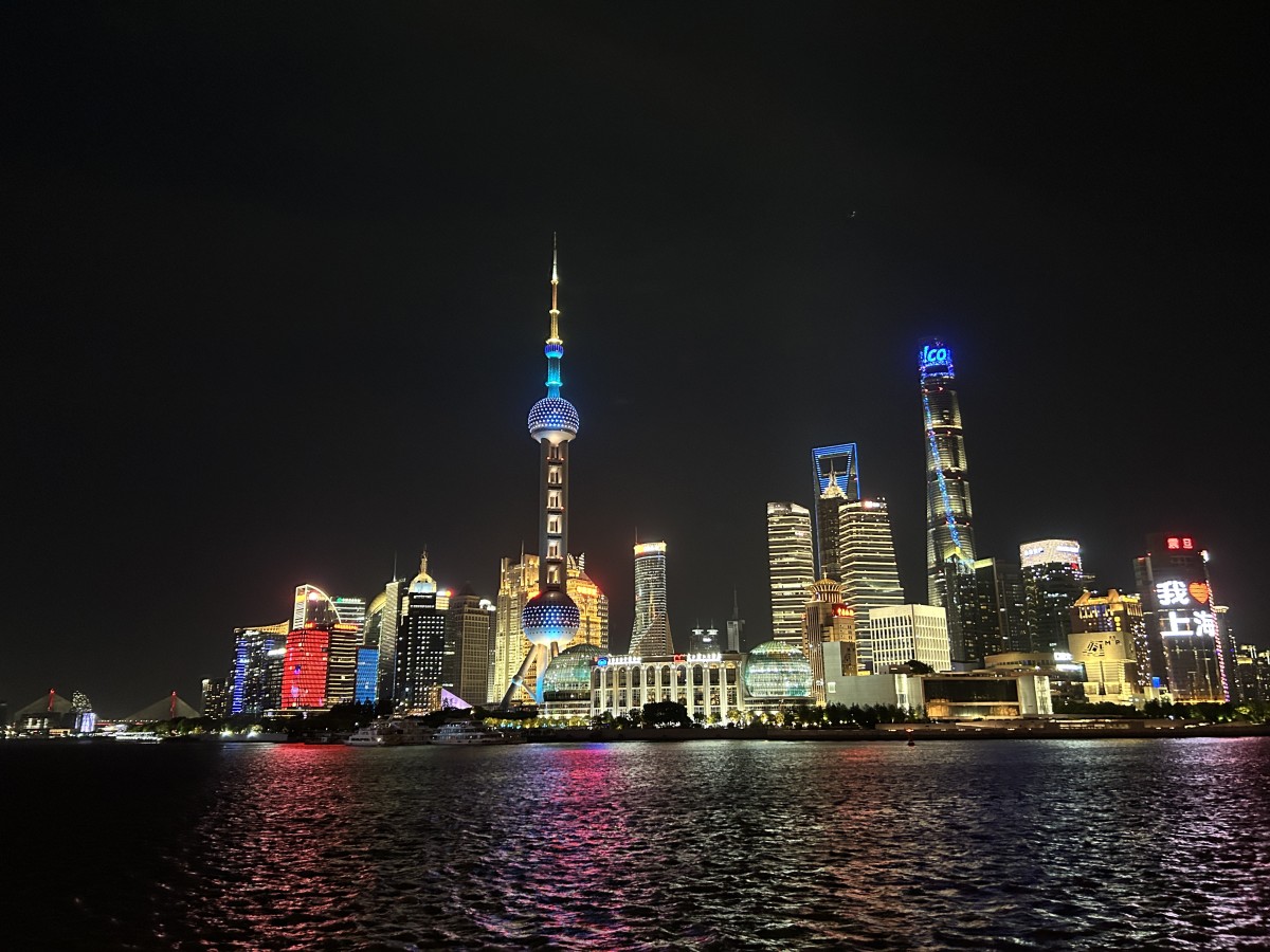 東方明珠塔と、浦東（プートン）の夜景。