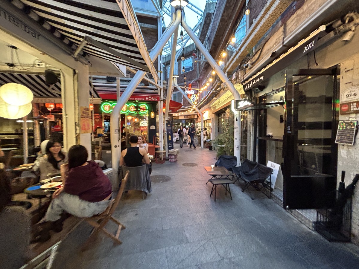楽しい飲食店街。