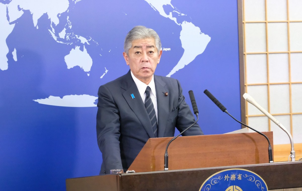 会見する岩屋外相