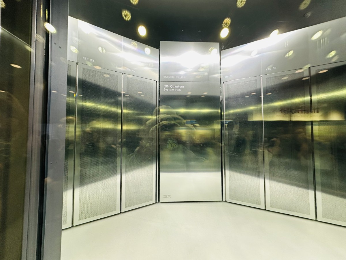 神戸市　次世代量子コンピューター　IBM Quantum System Two　著者撮影