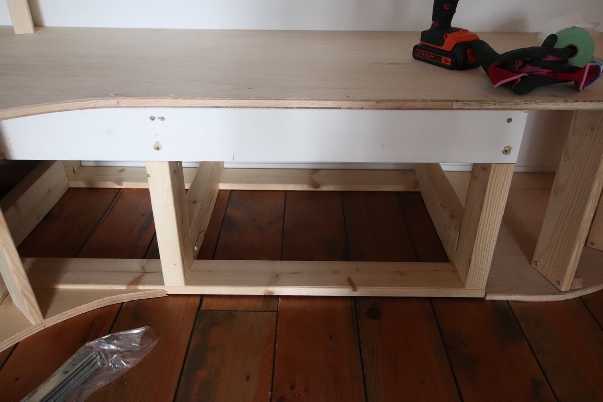 ここの空間に引き出しが入ります