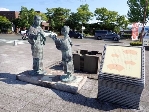近くの道の駅にある「藤樹先生孝養像」