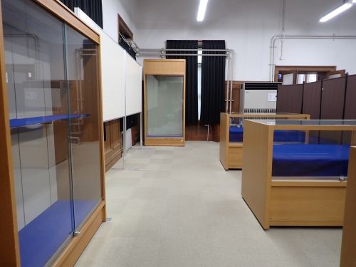 これらのケースがどう変貌したかは、11月5日以降、中之島図書館でお確かめくださいね