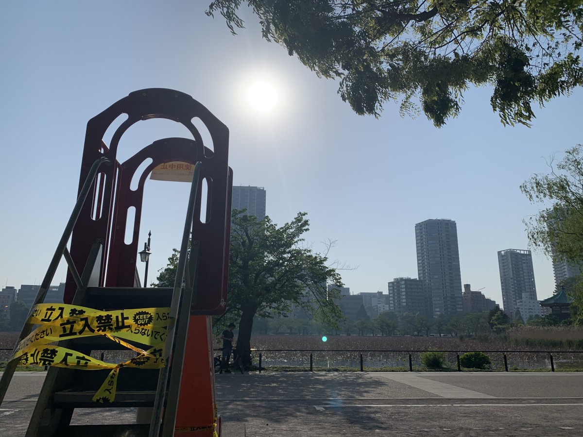 コロナ禍では公園から人の姿が消えた。そのコロナ禍よりも８月の女子高生の自殺者数は多い。