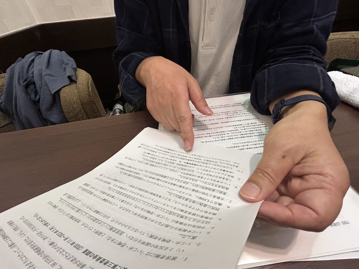 取材を受ける被害者の父親(撮影:渋井哲也)