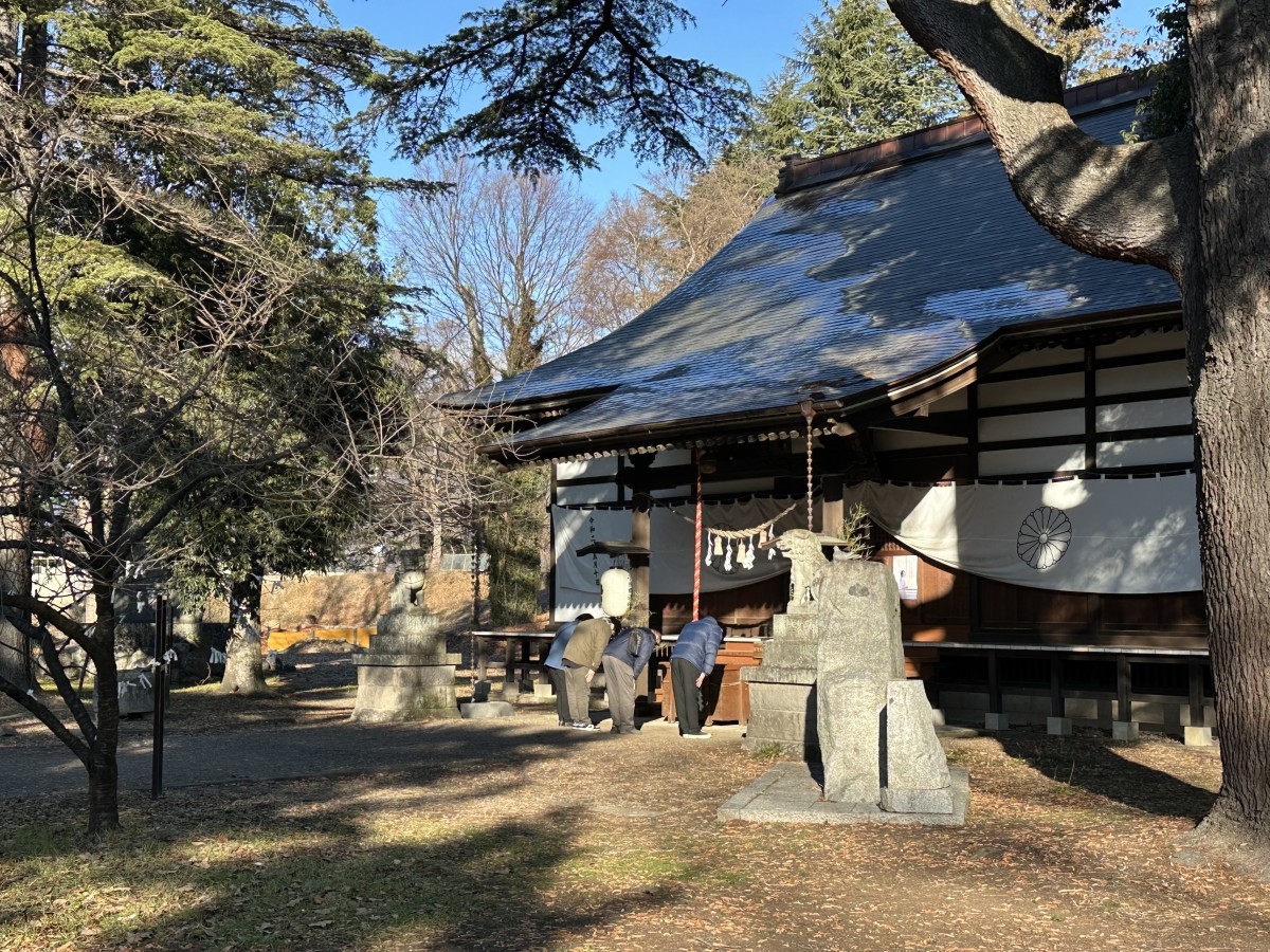 上田招魂社へ移動。同じ上田城跡公園の中にある真田神社さんの賑わいとは対象的に静かな境内。