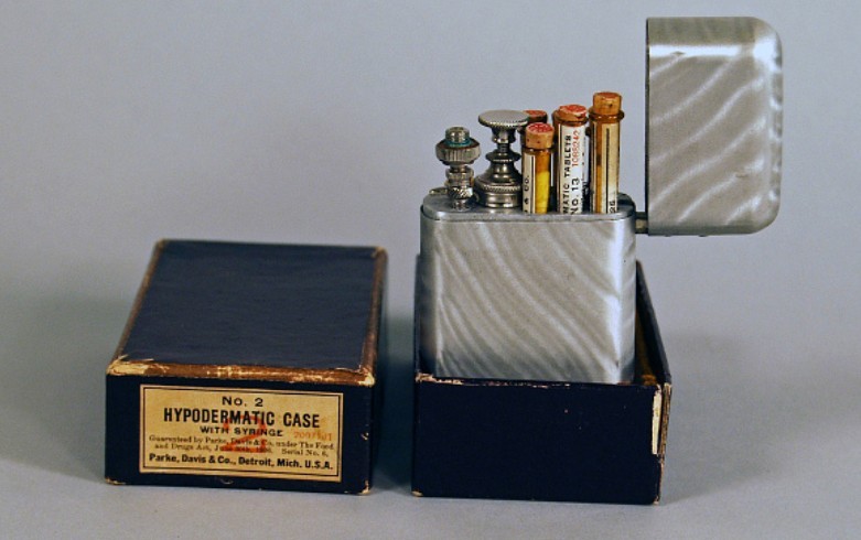 パーク・デイビス社製「皮下注射キット」（Parke Davis No. 2 Hypodermatic Case with Syringe）