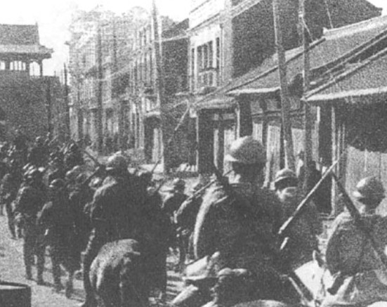 満洲事変で瀋陽に入る日本軍（wikipediaより）