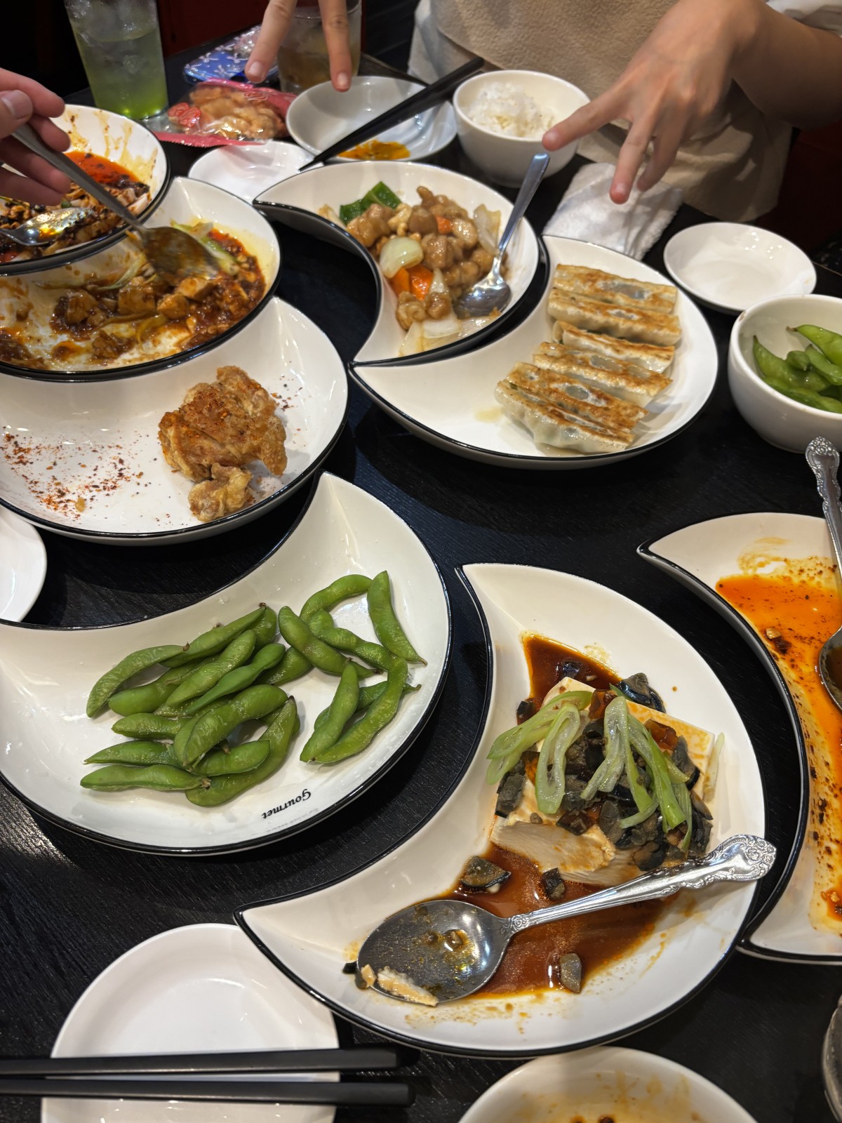 クリムトの町中華は、学生たちとゆくと机の上が満漢全席のようになってたのしい。