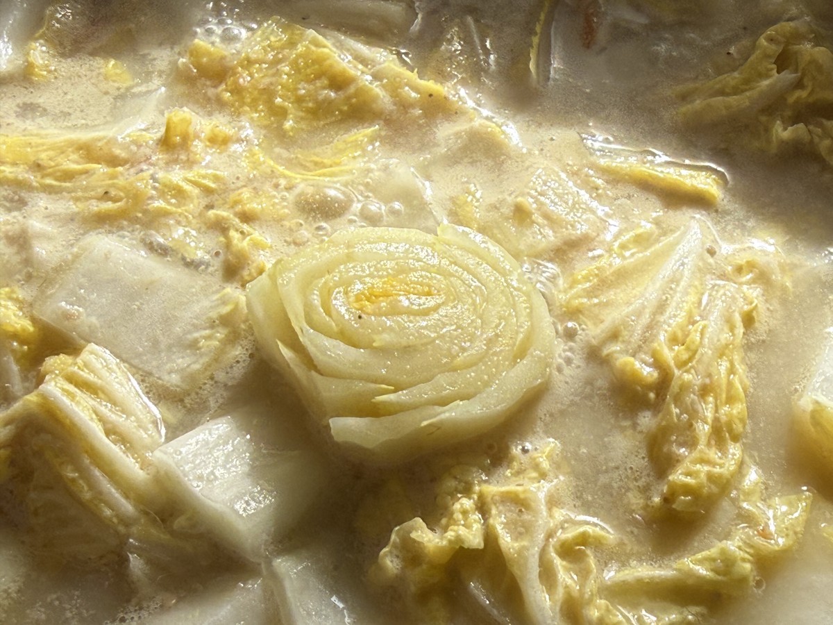 実家から届いた白菜、芯がバラみたいでうつくし