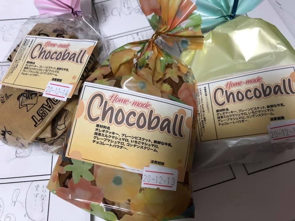 ネームの上に載せて撮ってるならず者、田房。漫画の神様、手塚治虫先生に怒られるぞ！