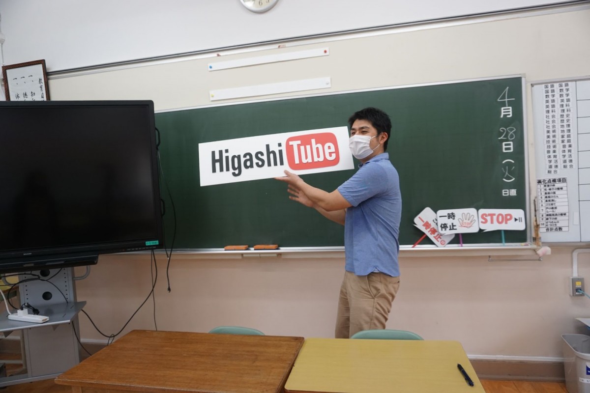 公立中学校教員として学校の取り組みについて取材を受けた際の画像
