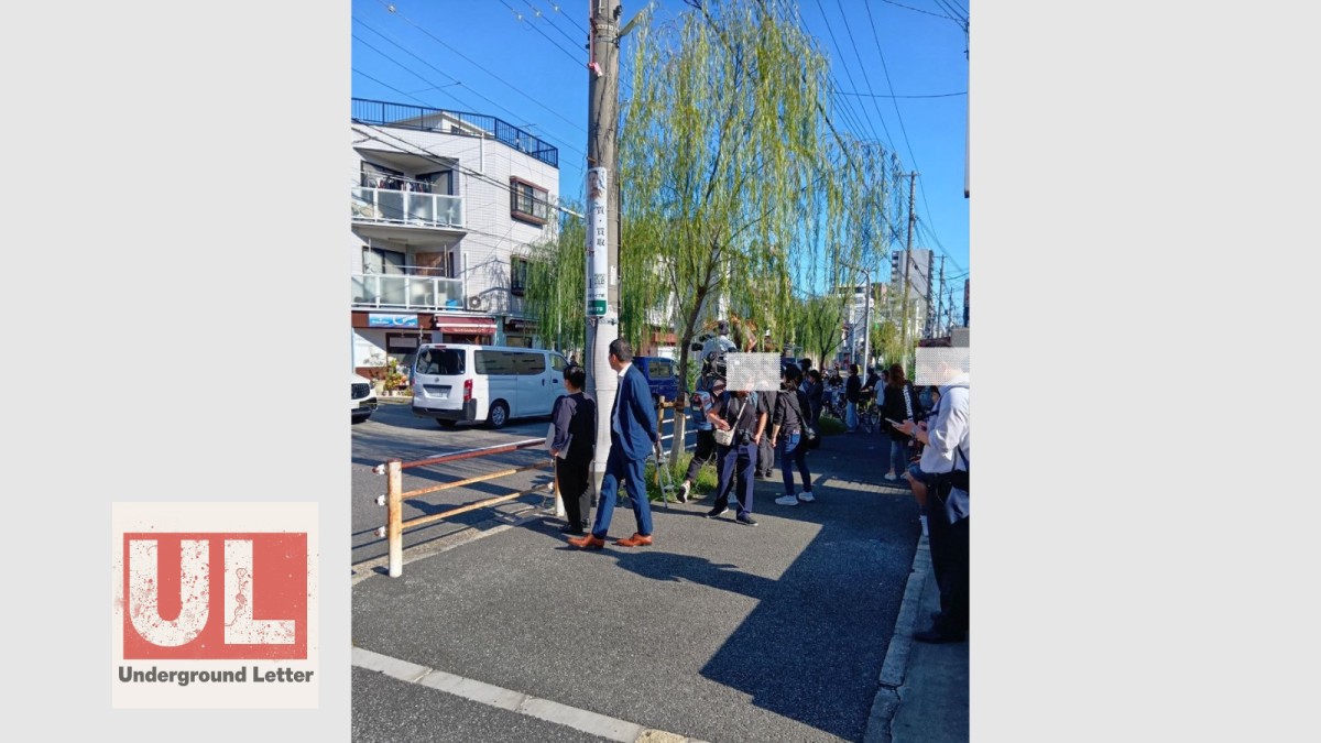 9月30日、亀谷容疑者が起こした発砲事件現場に集まった報道陣