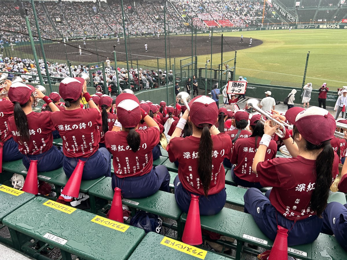拓大紅陵アルプス。5回でトランペットが「勝利のテーマ」を演奏。photograph by Yukiko Umetsu