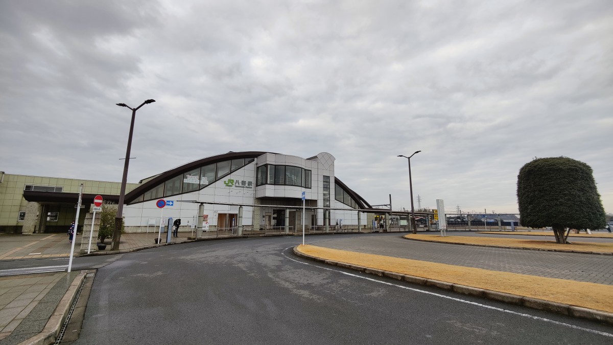 総武本線八街駅。
