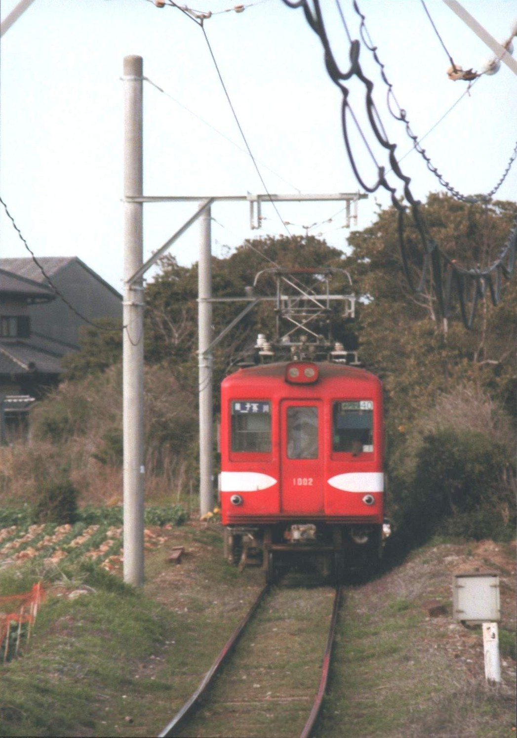 犬吠駅へ入る外川行