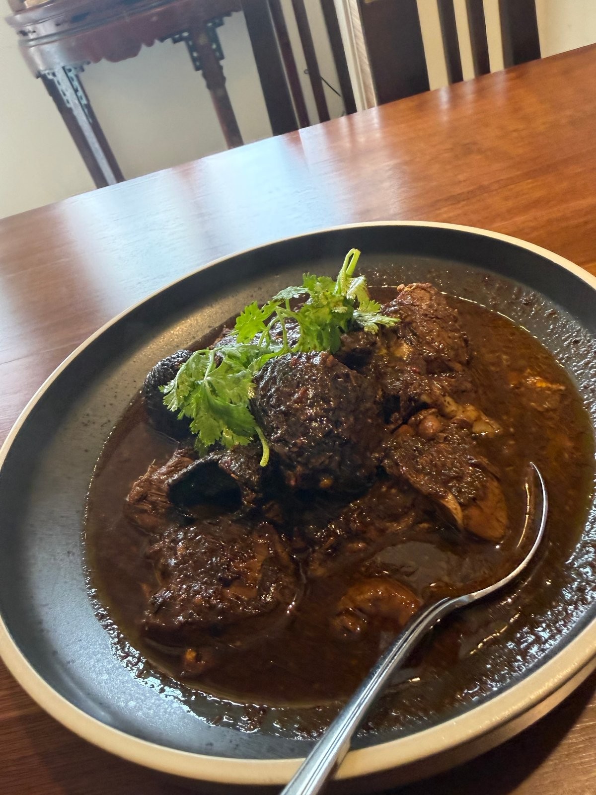 今回初めて食べたペラナカン料理。数百年前、中国系移民とマレー系の文化が融合して生まれた文化だそうです。