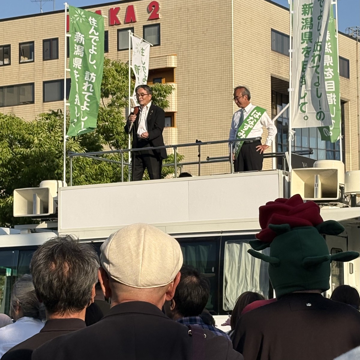 おじさんの話をおじさん達がまじめに聴いている。えらい。
