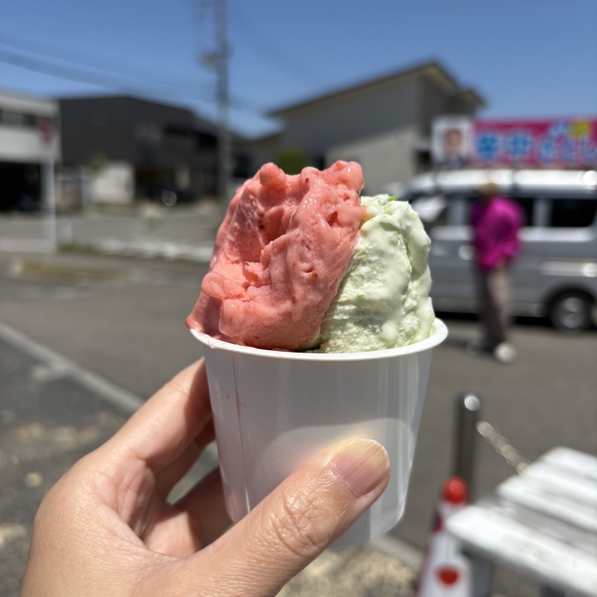 越後姫(イチゴ)とアスパラガスのジェラート。安中陣営が到着しているが、気にせずパシャリしてしまった。