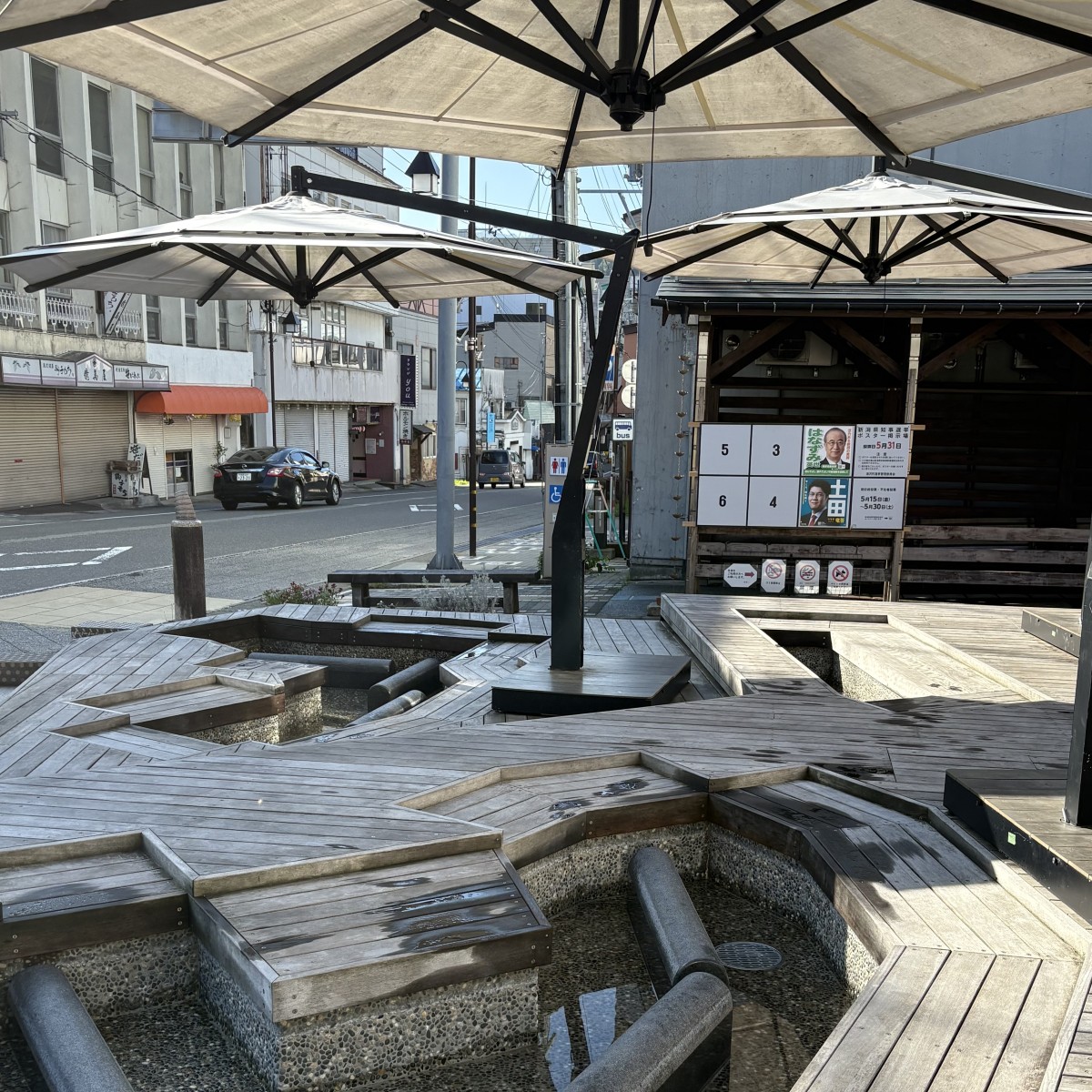 朝ごはんの調達がてら温泉街をお散歩。越後湯沢だけですでにかなり楽しい。