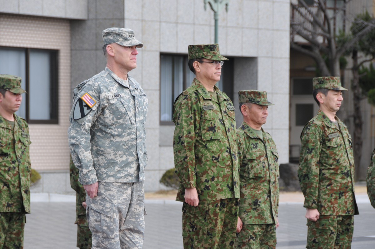 　　　　　　　　日米指揮所演習（YS69）、指揮官懇談で方面総監部に来監した第１軍団司令官の儀仗