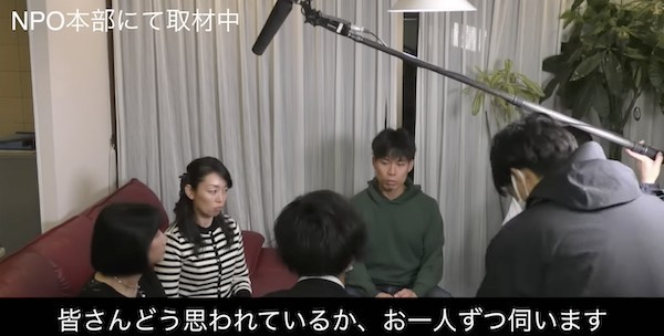 NHKによる5月13日の取材模様（<a href="https://youtu.be/jOeA3wxZVKM">NPO法人駆け込み寺2020のYouTube動画</a>より）