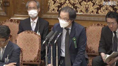 参議院で答弁するNHKの山名専務理事・メディア総局長（<a href="https://www.webtv.sangiin.go.jp/webtv/detail.php?sid=7463#15753.1">5月22日、参議院インターネットテレビ</a>より）